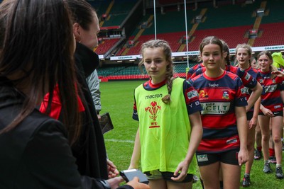 190324 - Ysgol Godre’r Berwyn v Ysgol Bro Dur - WRU Welsh Schools Girls U14 Cup Final - Players and Officials receive medals