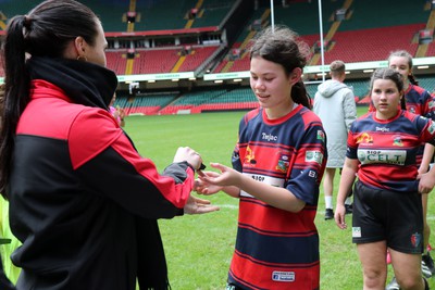 190324 - Ysgol Godre’r Berwyn v Ysgol Bro Dur - WRU Welsh Schools Girls U14 Cup Final - Players and Officials receive medals