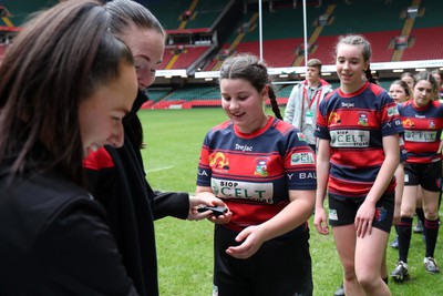 190324 - Ysgol Godre’r Berwyn v Ysgol Bro Dur - WRU Welsh Schools Girls U14 Cup Final - Players and Officials receive medals