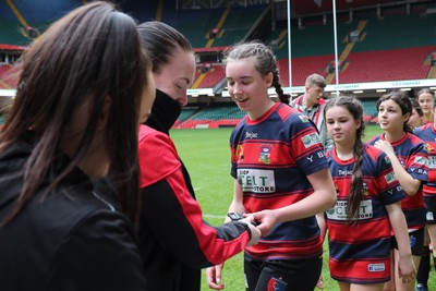 190324 - Ysgol Godre’r Berwyn v Ysgol Bro Dur - WRU Welsh Schools Girls U14 Cup Final - Players and Officials receive medals