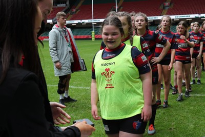 190324 - Ysgol Godre’r Berwyn v Ysgol Bro Dur - WRU Welsh Schools Girls U14 Cup Final - Players and Officials receive medals