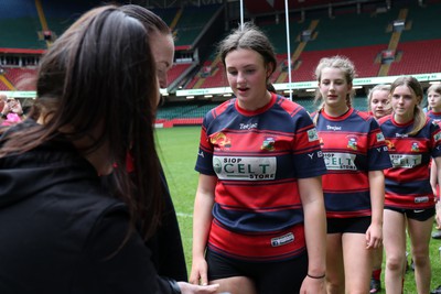 190324 - Ysgol Godre’r Berwyn v Ysgol Bro Dur - WRU Welsh Schools Girls U14 Cup Final - Players and Officials receive medals