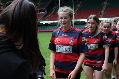 190324 - Ysgol Godre’r Berwyn v Ysgol Bro Dur - WRU Welsh Schools Girls U14 Cup Final - Players and Officials receive medals