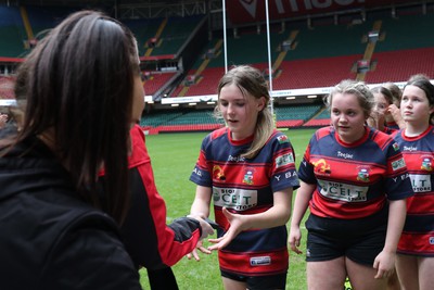 190324 - Ysgol Godre’r Berwyn v Ysgol Bro Dur - WRU Welsh Schools Girls U14 Cup Final - Players and Officials receive medals