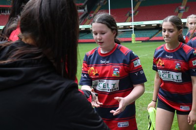 190324 - Ysgol Godre’r Berwyn v Ysgol Bro Dur - WRU Welsh Schools Girls U14 Cup Final - Players and Officials receive medals