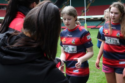 190324 - Ysgol Godre’r Berwyn v Ysgol Bro Dur - WRU Welsh Schools Girls U14 Cup Final - Players and Officials receive medals