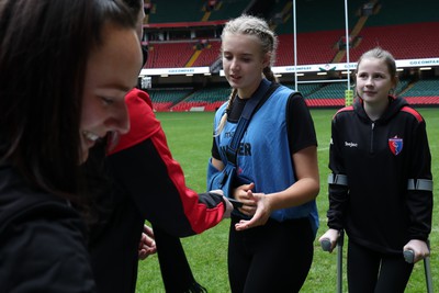 190324 - Ysgol Godre’r Berwyn v Ysgol Bro Dur - WRU Welsh Schools Girls U14 Cup Final - Players and Officials receive medals