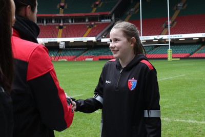 190324 - Ysgol Godre’r Berwyn v Ysgol Bro Dur - WRU Welsh Schools Girls U14 Cup Final - Players and Officials receive medals