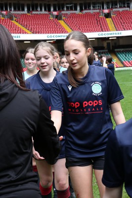 190324 - Ysgol Godre’r Berwyn v Ysgol Bro Dur - WRU Welsh Schools Girls U14 Cup Final - Players and Officials receive medals