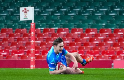 111225 - Ysgol Gymraeg Bro Morgannwg v Ysgol Gyfun Gymraeg Bro Myrddin - U18 Schools and Colleges Champions of Champions - Liam Williams of Ysgol Gymraeg Bro Morgannwg scores his teams first try