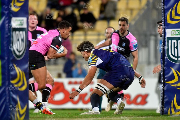 171123 - Zebre Parma v Cardiff Rugby - United Rugby Championship - Ben Thomas of Cardiff is tackled by Andrea Zambonin