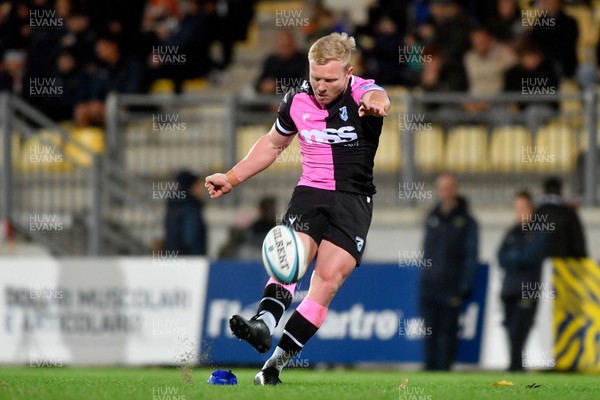 171123 - Zebre Parma v Cardiff Rugby - United Rugby Championship - Tinus de Beer of Cardiff kicks for goal