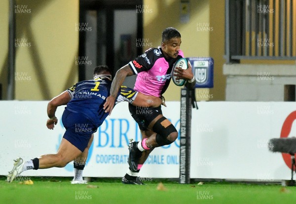 171123 - Zebre Parma v Cardiff Rugby - United Rugby Championship - Rey Lee-Lo of Cardiff in action