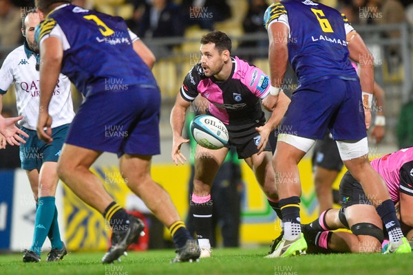 171123 - Zebre Parma v Cardiff Rugby - United Rugby Championship - Tomos Williams of Cardiff in action