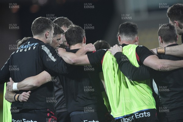 240323 - Zebre Parma v Cardiff Rugby - United Rugby Championship - Cardiff huddle 