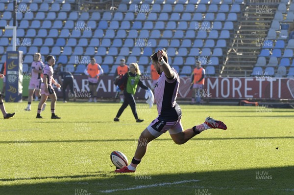 291125 - Zebre Parma v Cardiff Rugby - United Rugby Championship - Ioan Lloyd of Cardiff kicks for goal