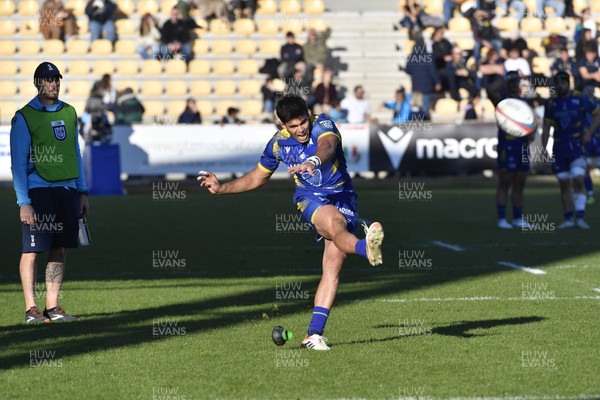 291125 - Zebre Parma v Cardiff Rugby - United Rugby Championship - Martin Roger Farias of Zebre kicks for goal