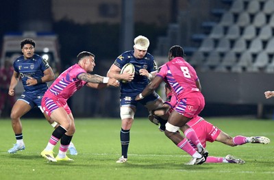 110426 - Zebre Parma v Dragons RFC - EPCR Challenge Cup Quarter Final - Aaron Wainwright of Dragons takes on Davide Odiase of Zebre (8)