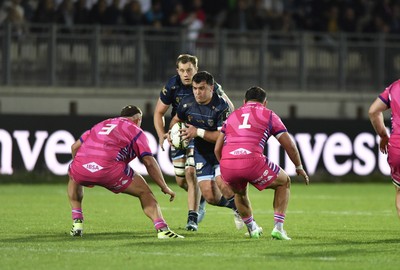 110426 - Zebre Parma v Dragons RFC - EPCR Challenge Cup Quarter Final - Christian Coleman of Dragons takes on Ion Neculai and Muhamed Hasa of Zebre 
