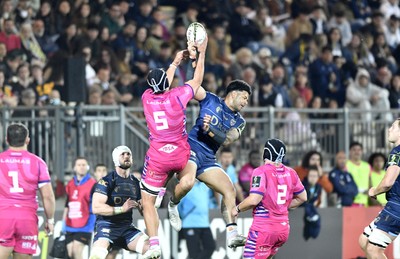 110426 - Zebre Parma v Dragons RFC - EPCR Challenge Cup Quarter Final - Leonardo Krumov of Zebre and Fetuli Paea of Dragons compete for a high ball