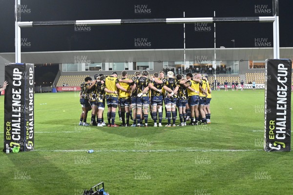 110426 - Zebre Parma v Dragons RFC - EPCR Challenge Cup Quarter Final - Dragons huddle before the match