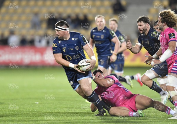 110426 - Zebre Parma v Dragons RFC - EPCR Challenge Cup Quarter Final - Wyn Jones of Dragons is tackled