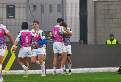 130124 - Zebre Parma v Dragons RFC - EPCR Challenge Cup - Giovanni Montemauri congratulates Simone Gesi of Zebre for scoring a try