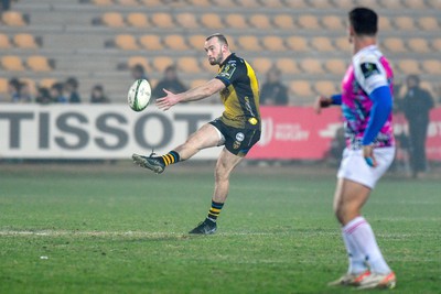 130124 - Zebre Parma v Dragons RFC - EPCR Challenge Cup - Cai Evans of Dragons kicks