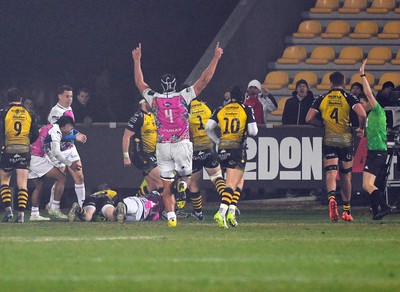 130124 - Zebre Parma v Dragons RFC - EPCR Challenge Cup - Simone Gesi of Zebre scores a try 