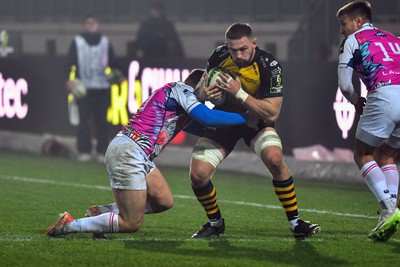 130124 - Zebre Parma v Dragons RFC - EPCR Challenge Cup - Harri Keddie of Dragons is tackled by Luca Morisi 