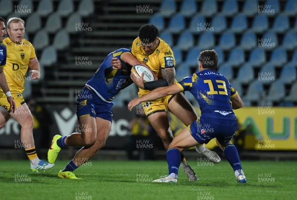 240426 - Zebre Parma v Dragons RFC - United Rugby Championship - Fetuli Paea of Dragons is tackled by Giulio Bertaccini of Zebre (R)
