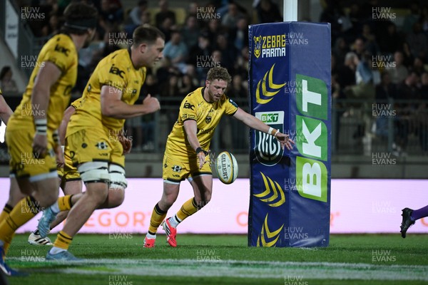 240426 - Zebre Parma v Dragons RFC - United Rugby Championship - Angus O’Brien of Dragons kicks
