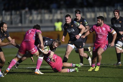 110126 - Zebre Parma v Ospreys - EPCR Challenge Cup - Keiran Williams of Ospreys is tackled by Samuele Locatelli of Zebre (7)