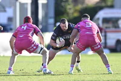 110126 - Zebre Parma v Ospreys - EPCR Challenge Cup - Steff Thomas of Ospreys takes on Matteo Canali and Matteo Nocera of Zebre 