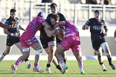 110126 - Zebre Parma v Ospreys - EPCR Challenge Cup - James Ratti of Ospreys is tackled