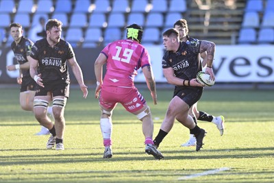 110126 - Zebre Parma v Ospreys - EPCR Challenge Cup - Kian Hire of Ospreys looks to pass