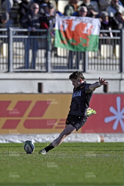 110126 - Zebre Parma v Ospreys - EPCR Challenge Cup - Dan Edwards of Ospreys kicks for goal