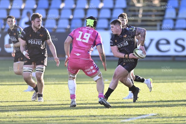 110126 - Zebre Parma v Ospreys - EPCR Challenge Cup - Kian Hire of Ospreys looks to pass