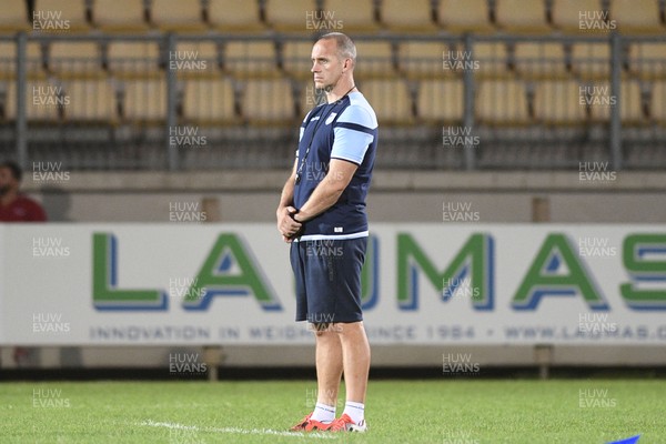 150918 - Zebre v Cardiff Blues - Guinness PRO14 -  Defence Coach Richard Hodges of Cardiff Blues during the warm up