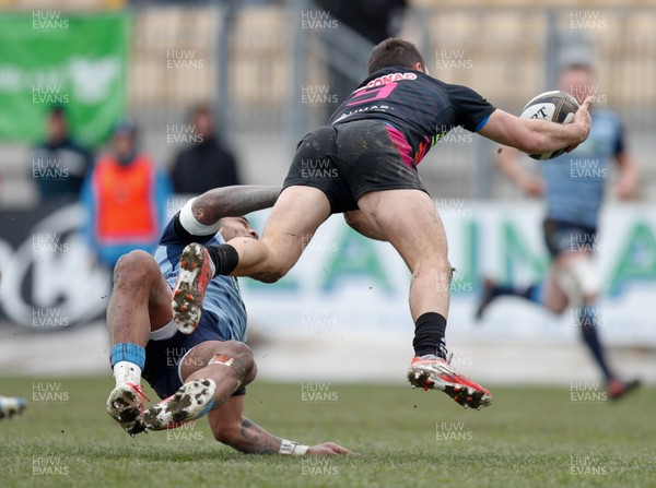 250218 - Zebre Rugby Club v Cardiff Blues - Guinness Pro14 -  Zebre Rugby Club's Guglielmo Palazzani wins the ball in the air 