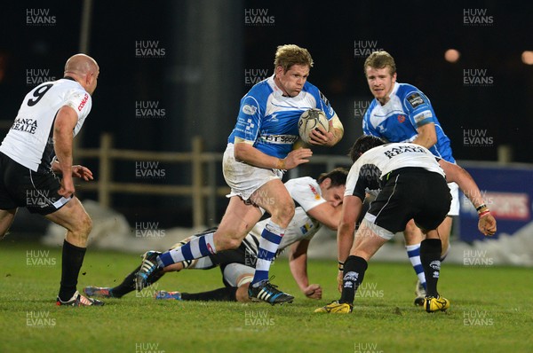 010315 - Zebre v Dragons-Rhys Thomas in front of Matteo Pratichetti