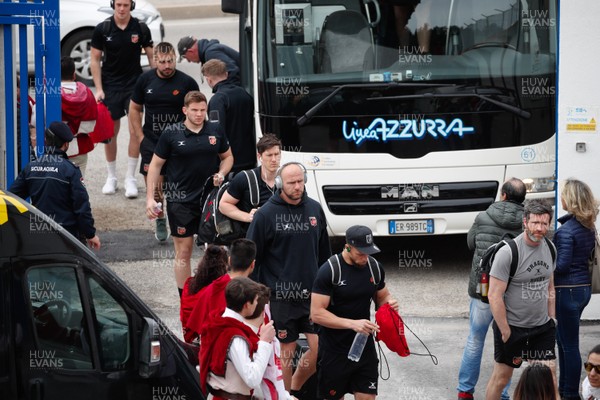 140418 - Zebre v Dragons - Guinness PRO14 - Dragons players arrive at Stadio Fattori in L'Aquila