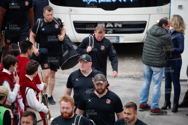 140418 - Zebre v Dragons - Guinness PRO14 -  Dragons players arrive at Stadio Fattori in L'Aquila