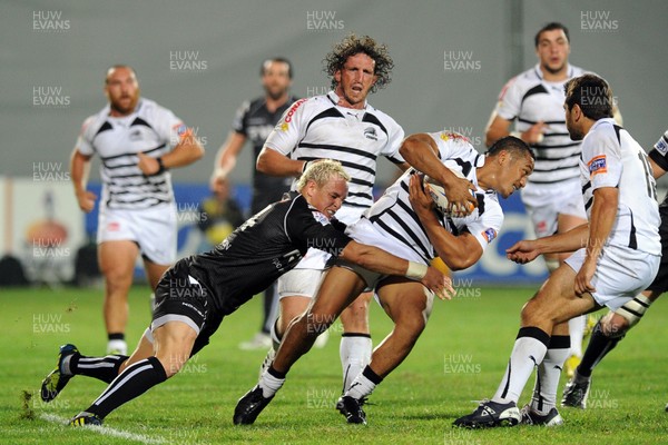 051012 Zebre v Ospreys - RaboDirect Pro12 - Ospreys' Hanno Dirksen puts in a tackle on Zebre's Sinoti Sinoti 