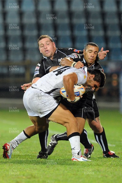 051012 Zebre v Ospreys - RaboDirect Pro12 - Zebre's Giovanbattista Venditti is tackled by Ospreys' Kahn Fotuali'i 