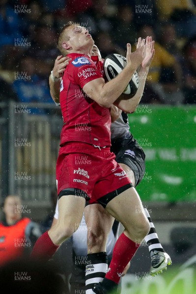 090917 - Zebre Rugby Club v Scarlets - Guinness PRO14 -  Johnny McNicholl of Scarlets gets high ball