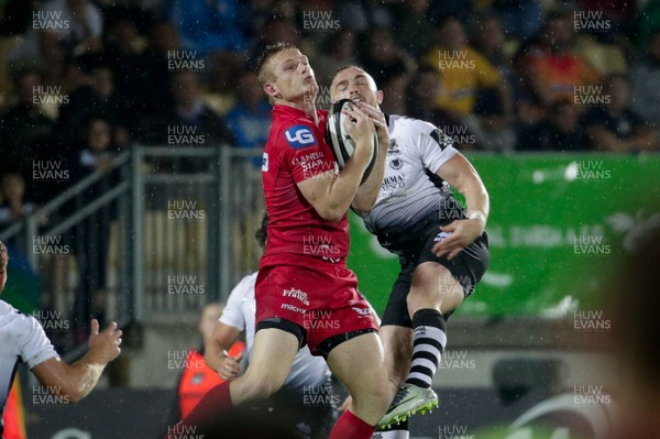 090917 - Zebre Rugby Club v Scarlets - Guinness PRO14 -  Johnny McNicholl of Scarlets competes with Ciaran Gaffney of Zebre